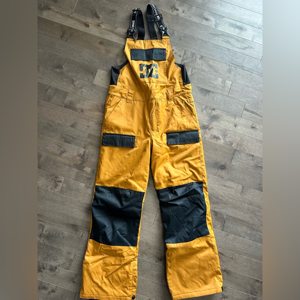 DC Snowboarding 10K bib snow/ski pants - size youth XL